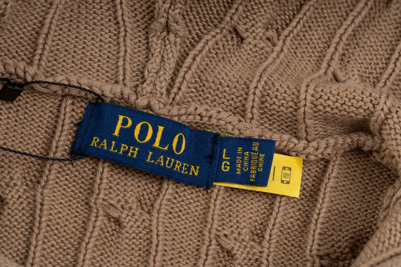 P236 #R84 RALPH LAUREN Six-color classic hooded twist pullover sweater with high-density LOGO embroidery on the chest and original custom-made tag accessories. Made of pure cotton yarn, pure cotton is skin-friendly and comfortable, small label war horse embroidered twist hooded sweater 🐎 high quality, follow the blogger to learn how to wear it! Let’s buy a Ralph Lauren cable sweater. It’s a super hard-to-find series after it became popular. It’s hard to find one on the official website. It’s simple and practical to wear, with a lazy and loose feel. The thickened fabric has more texture, feels soft and delicate, and has a loose fit. Whether worn alone or layered, you can wear different styles of fashion with just one piece!   Size: S M L